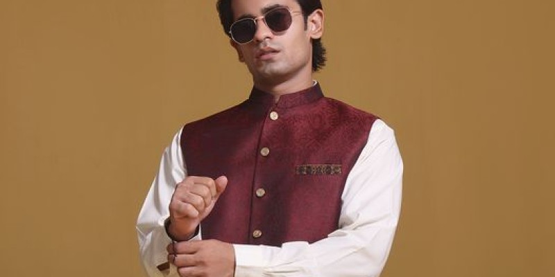 Amir Adnan Azadi Sale! FLAT 30% off 2 