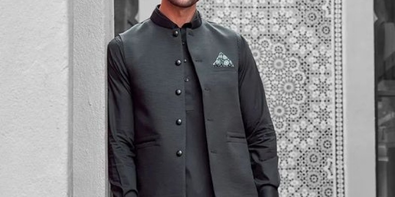 Royal Tag BLACK ESSENTIALS! Sale Upto 50% Off 2 