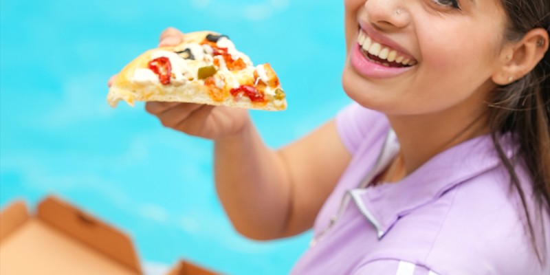 Yellow Taxi Pizza Co.Super Saver Deal 6 For Rs.695/- 2 