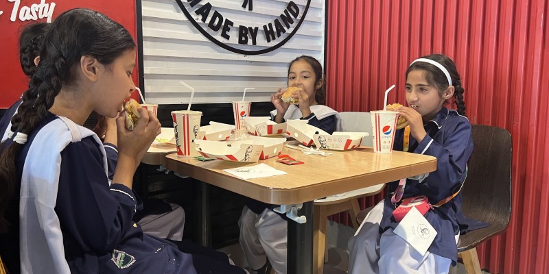 KFC Midnight Deal 1 For Rs.470/- 2 