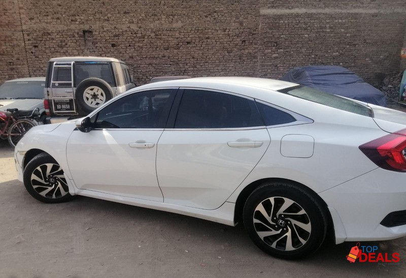 HONDA CIVIC 2017 model, White Color image 1