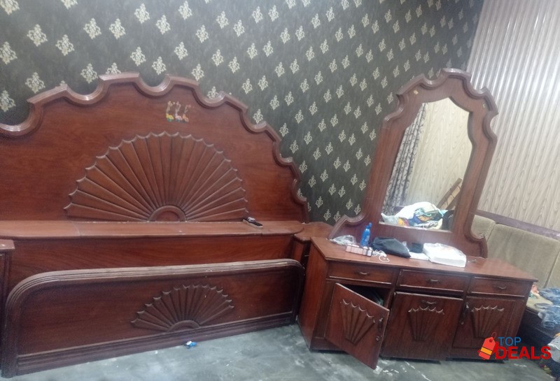 bed and dressing table image 4