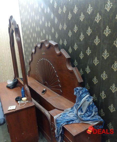 bed and dressing table image 8
