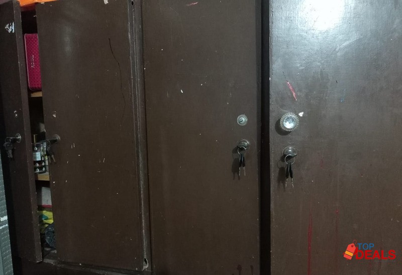 Cabinet 4 Door 8 portion image 1