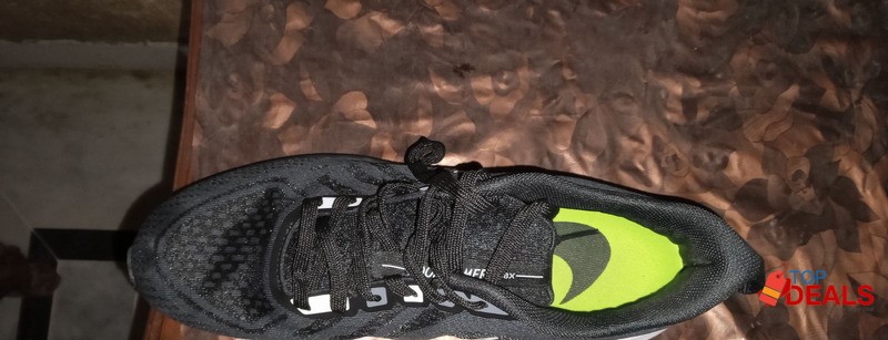 Nike runner shoe image 4