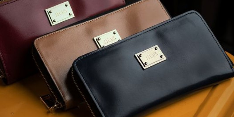 Resolution Day Sale at Hub Leather FLAT 10% off on Leather Essentials 3 