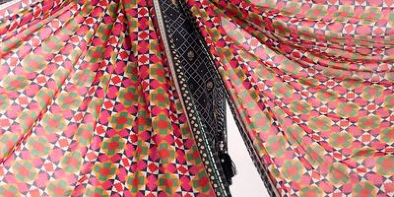 Pakistan Day Sale at Lakhany! Flat 20% & 30% Off 3 