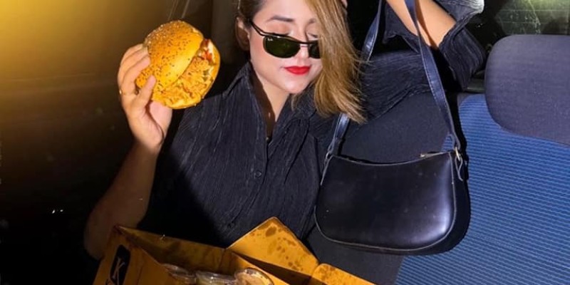 Kaybees Value Family Savor For Rs.2090/- 3 