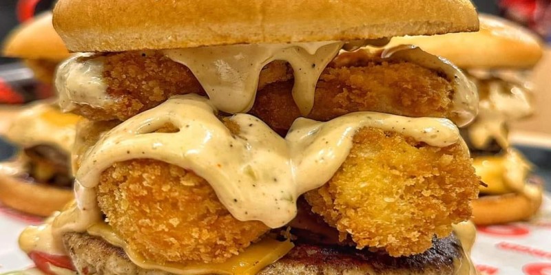 Mighty Burger Premium Deal 5 (1x Deep Pan Pizza (large) 2x MB Steak Burger 1x Drink (1 litre) 1x Loaded Fries(half)) For Rs.2999/- 3 