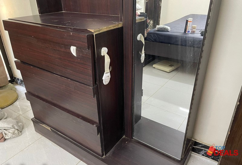 Dressing Table with long mirror image 2