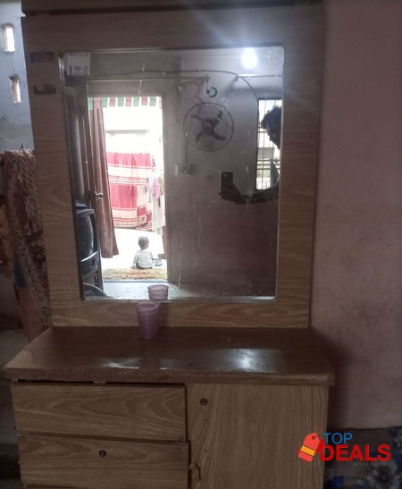 Divider and Dressing Table image 6