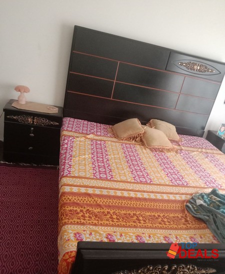 Bed set with side tables and new mattres image 2