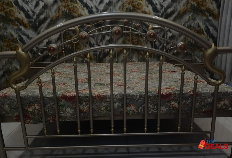 Bedroom furniture set image 3