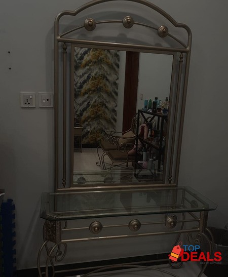 Bedroom furniture set image 8