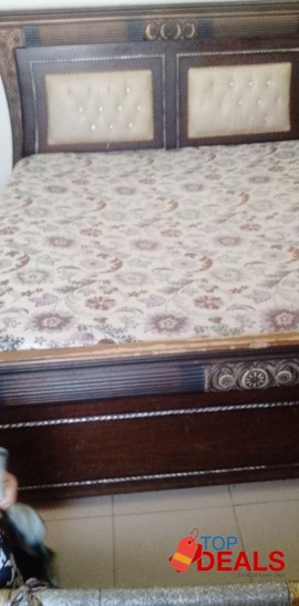 Bed and dressing table image 1