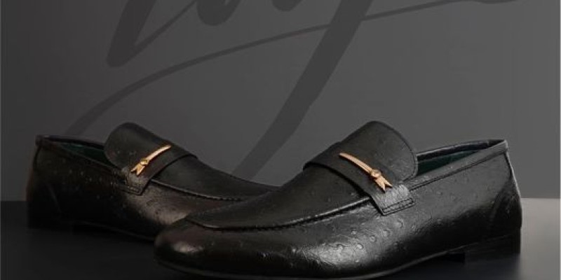 LOGO Shoes is having a sale to celebrate their 17th anniversary! Only online, get a 40% discount on all footwear 4 