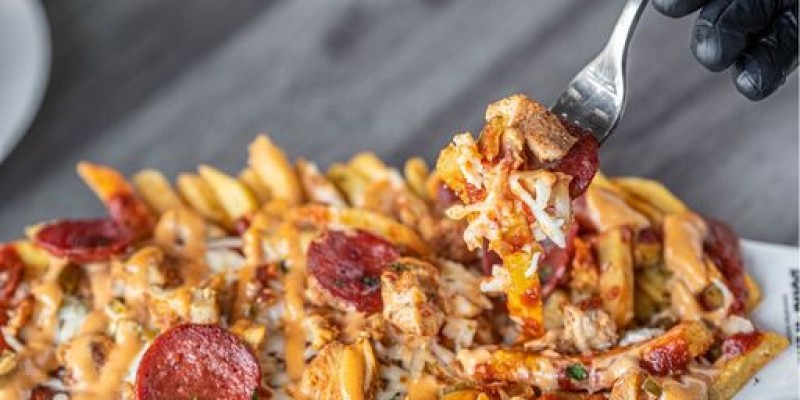 Burger Lab brings you the Psl7's most sought offer. For just Rs.695/- 4 