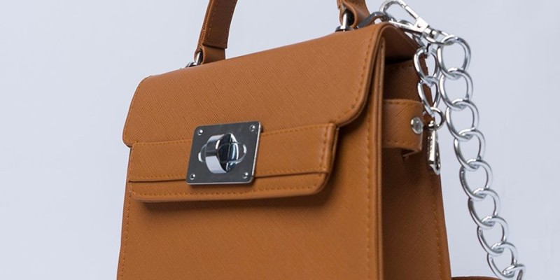 Bagallery! Flat 60% off on 200 + Brands 4 