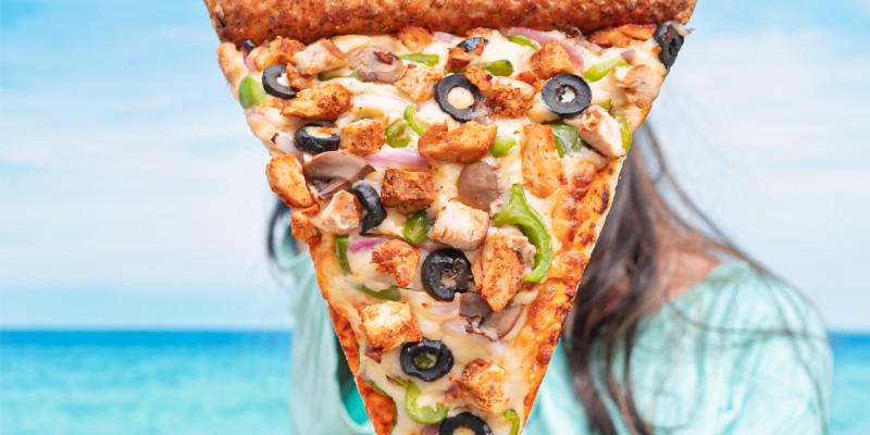 Broadway Pizza! Meaty Deal For Rs.1899/- 4 