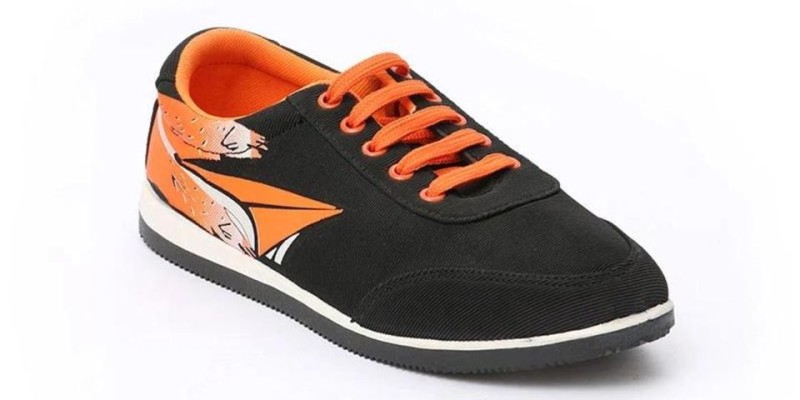 Servis! FLAT 20% off on School Shoes 4 