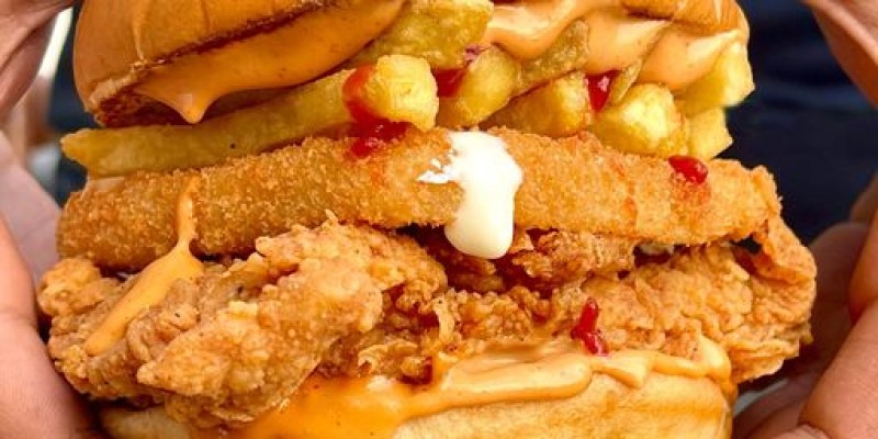 Burger Lab brings you the Psl7's most sought offer. For just Rs.695/- 5 