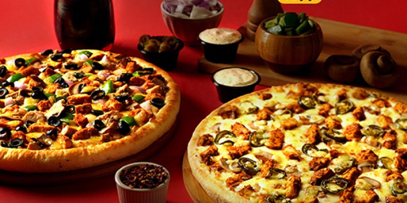 Pizzeria is Offering a Family Party Deal For Rs. 3999/- 5 