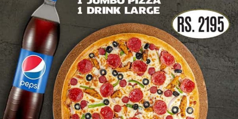 Yellow Taxi Pizza Co. is having a Six Eater Taxi Deal 8 For Rs. 2695/- 8 